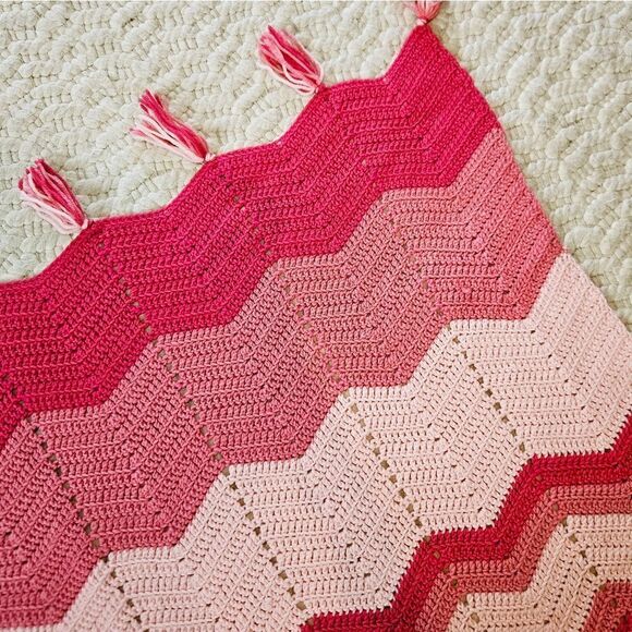 Vintage Hand Made Crochet Pink Tone Zig Zag Chevron Tassel Afghan Blanket Throw - Picture 3 of 4